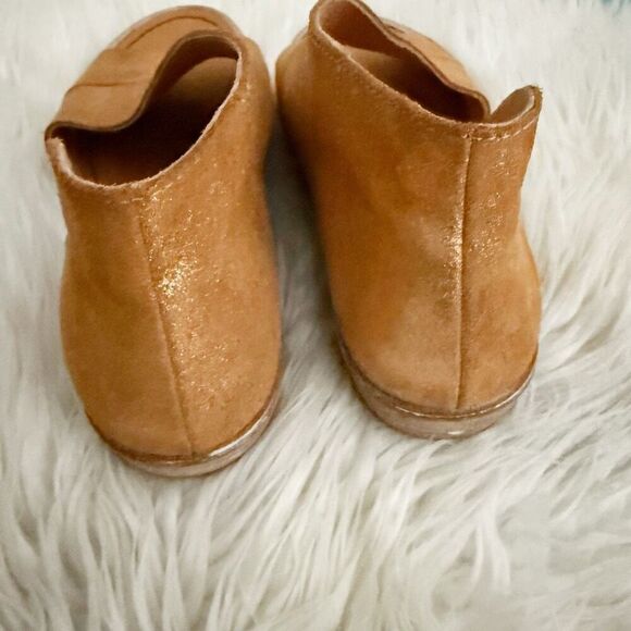 FREE PEOPLE | 'Mont Blanc' Rose Gold Metallic Asymmetrical Sandal | Size 38, 7.5 - Picture 4 of 9